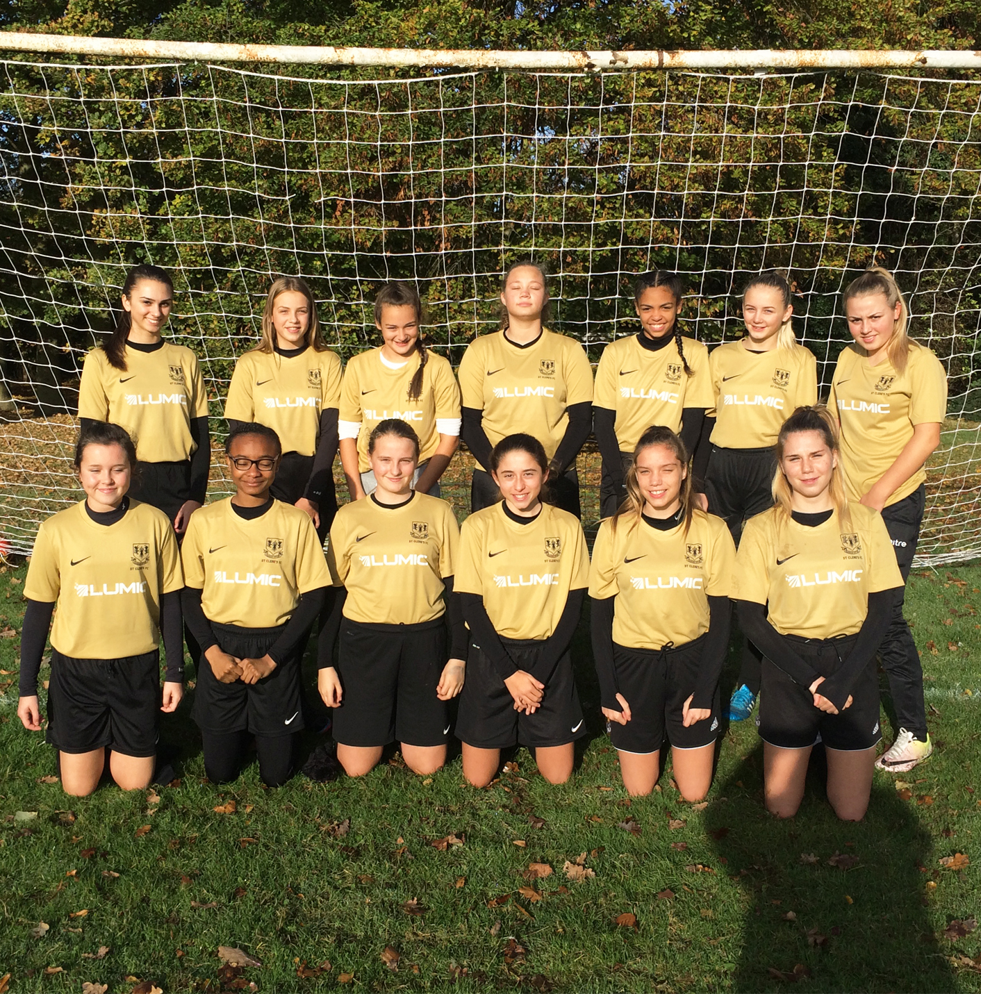 Lumic sponsor under 14's girls team St Clere's FC